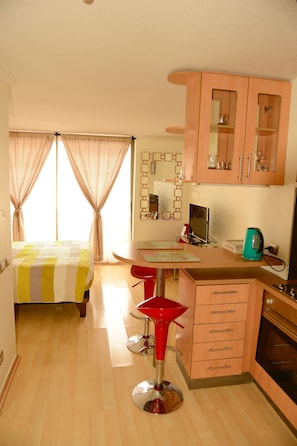 Estudio | 1 habitación, ropa de cama de alta calidad y cortinas blackout