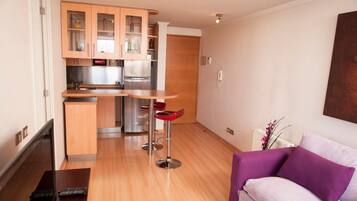 Departamento, 1 habitación (I) | Área de sala de estar | Televisión LED de 40 pulgadas con canales por cable y televisión