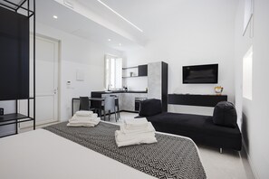 Executive Studio Suite | Premium bedding, down duvets, minibar, in-room safe