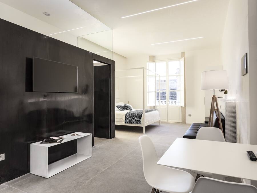 Coffee/tea maker, electric kettle