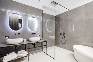 Exclusive Apartment | Bathroom | Shower, rainfall showerhead, free toiletries, hair dryer