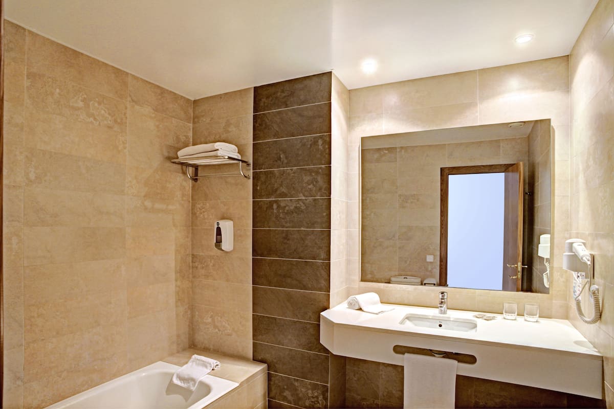 family room, terrace (2 adults + 2 children) | bathroom | hair dryer, towels