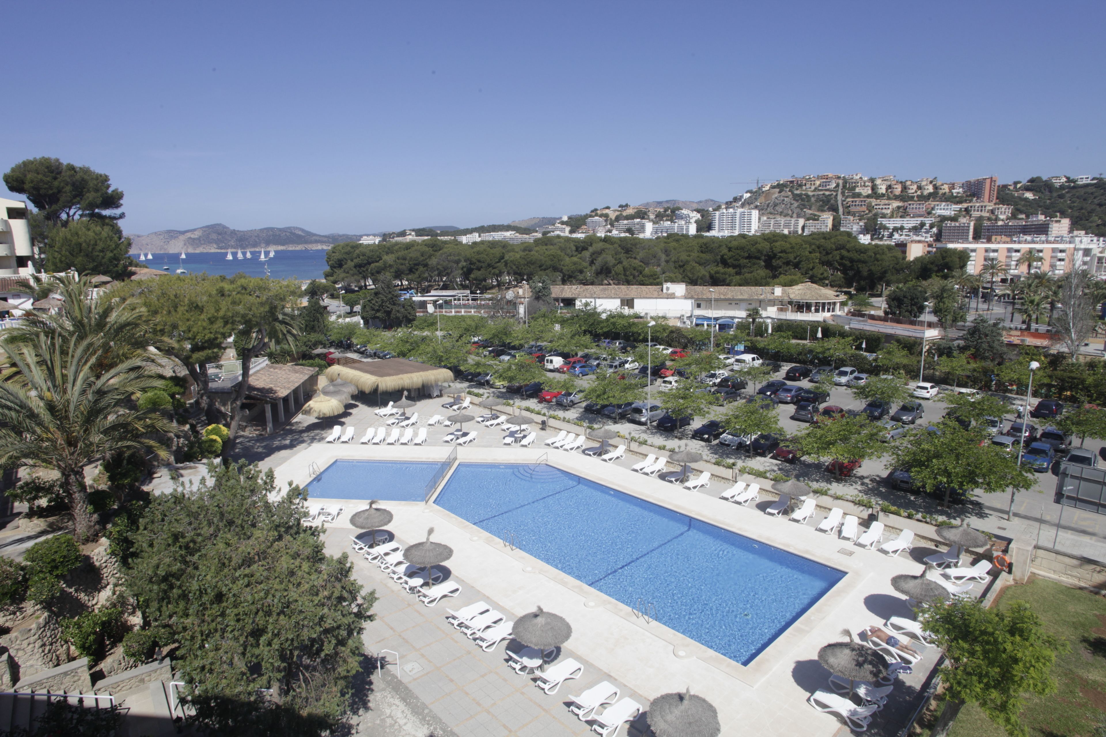 2 outdoor pools, pool umbrellas, pool loungers