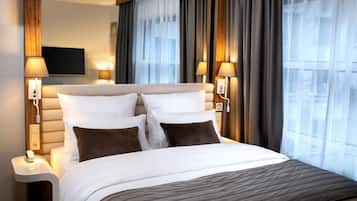 Room (Cozy) | Minibar, in-room safe, desk, bed sheets