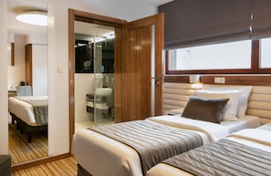 Habitació amb dos llits individuals Comfort (Comfort) | Minibar, caixa forta a l'habitació, escriptori i roba de llit