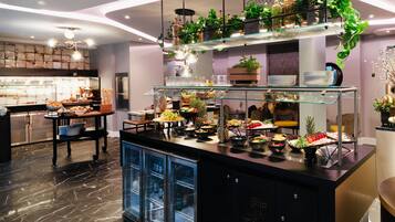 Desayuno buffet (PLN 75 por persona)