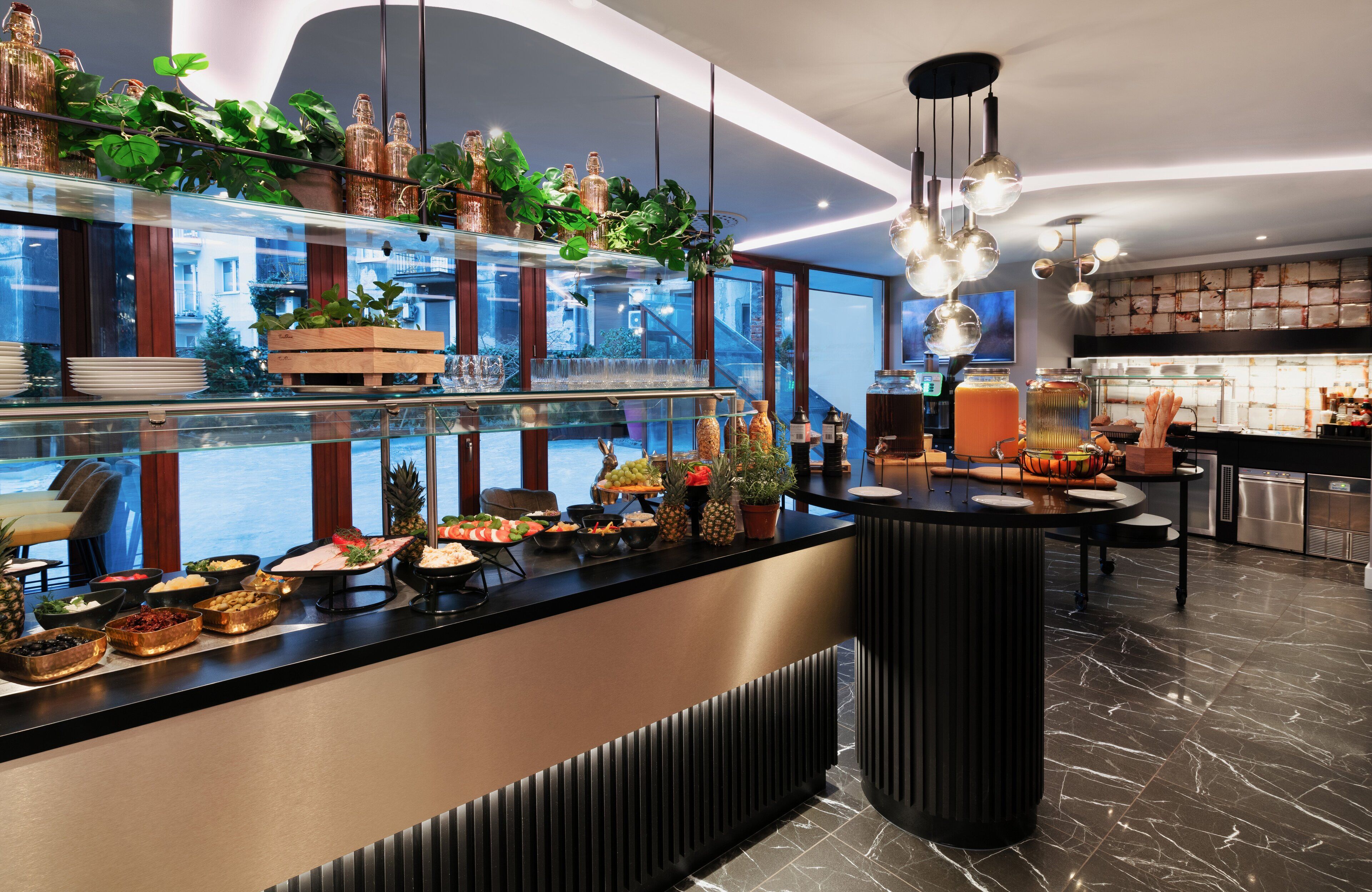 daily buffet breakfast (pln 75 per person)