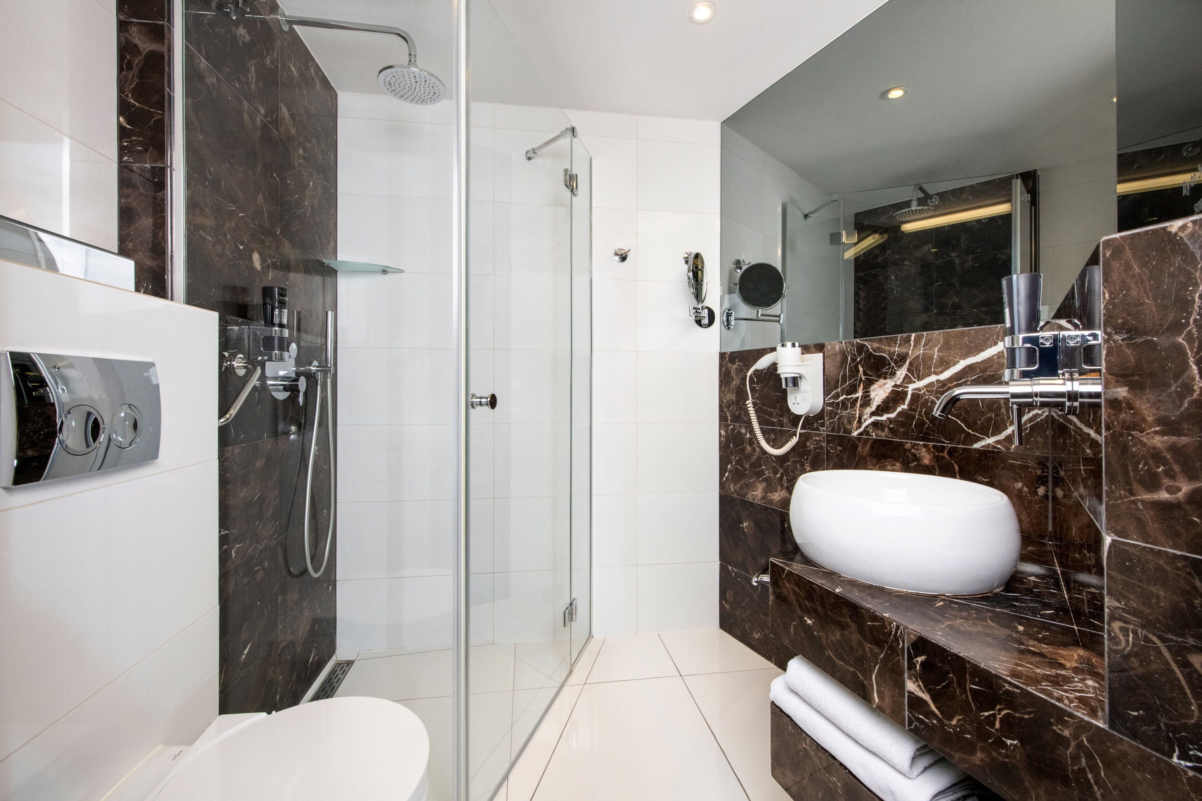 room (cozy) | bathroom | shower, eco-friendly toiletries, hair dryer, towels