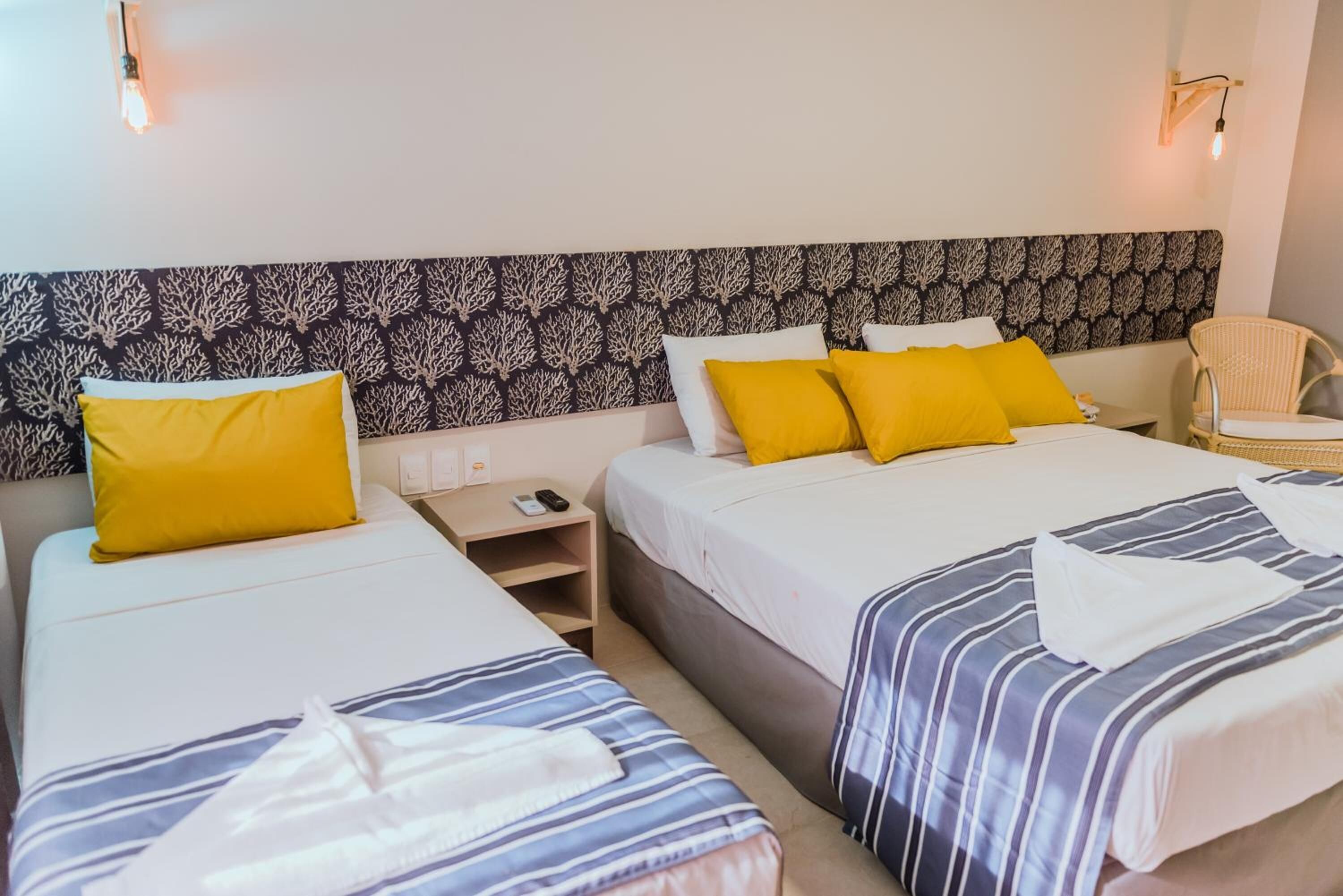 standard triple room | 1 bedroom, minibar, in-room safe, desk