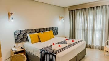 Quarto luxo | Frigobar, cofres nos quartos, espaço de trabalho para notebook