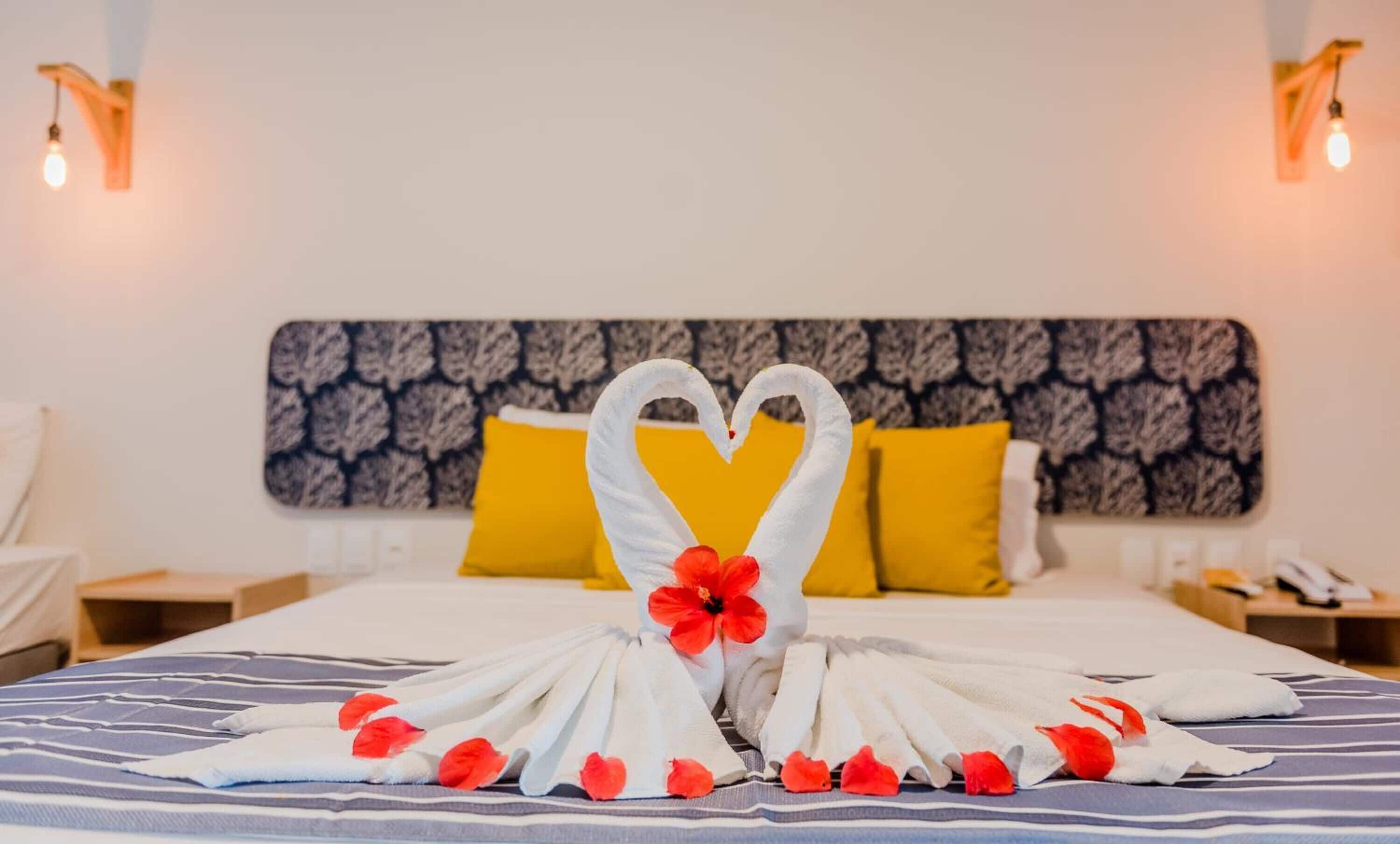 deluxe room | 1 bedroom, minibar, in-room safe, desk