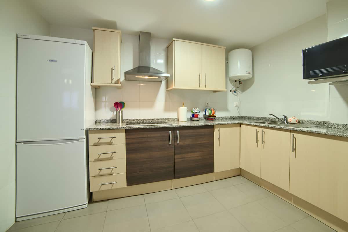 fridge, coffee/tea maker, cookware/dishes/utensils