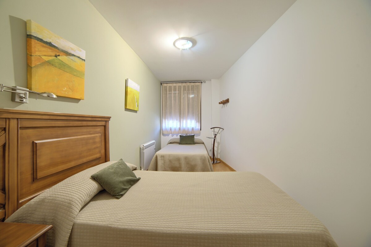 Lit avec matelas en mousse à mémoire, système d’insonorisation