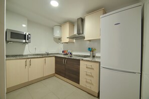 Fridge, coffee/tea maker, cookware/dishes/utensils