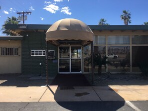 Front of property - Palm Shadow Inn (Indio)