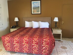 Deluxe Room, 1 King Bed | Free WiFi - Palm Shadow Inn (Indio)