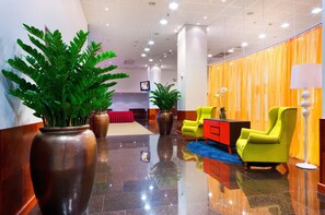 Lobby sitting area - Solo Sokos Hotel Estoria (Tallinn)