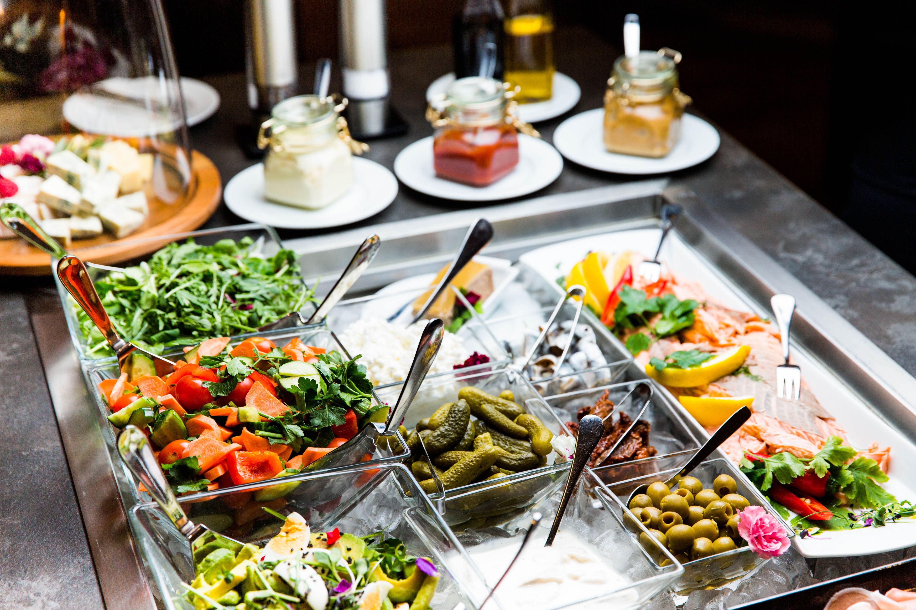 Breakfast (EUR 16 per person)