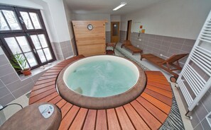 Indoor spa tub
