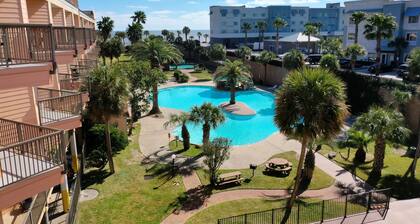 Maravilla Seawall Condos by AB Sea