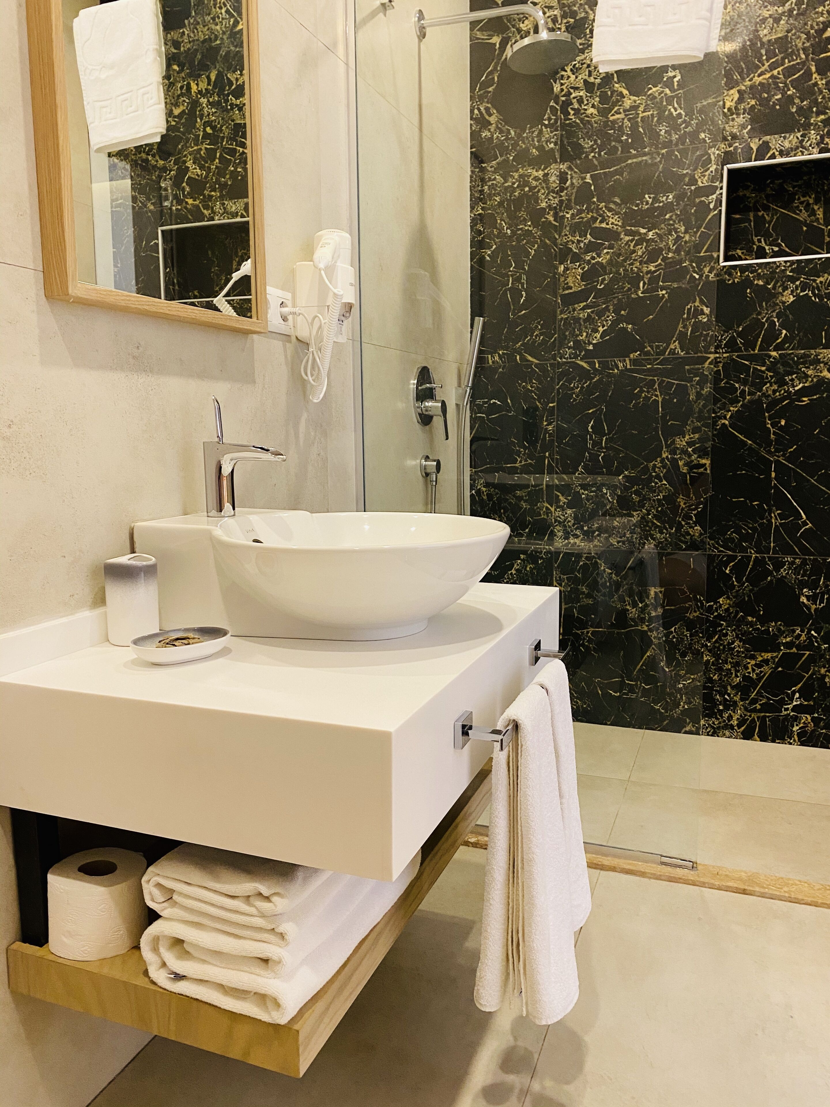 luxury suite | bathroom sink