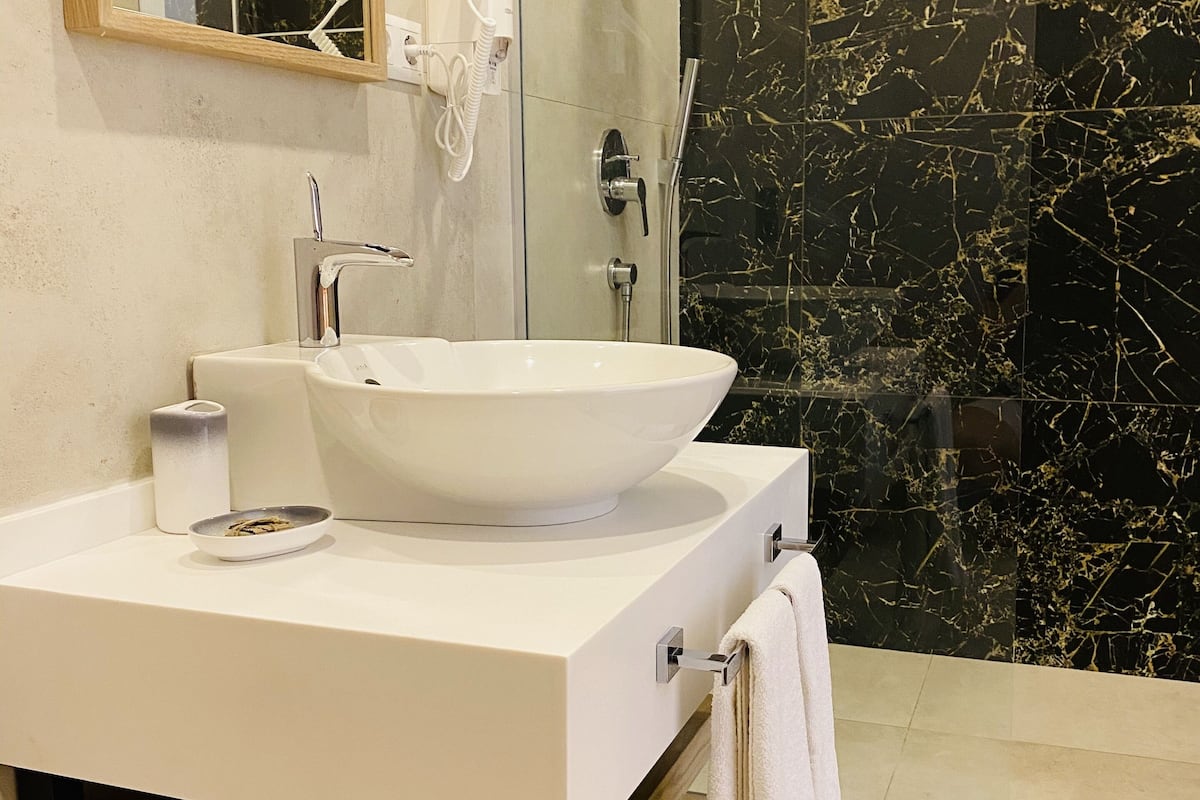 luxury suite | bathroom sink