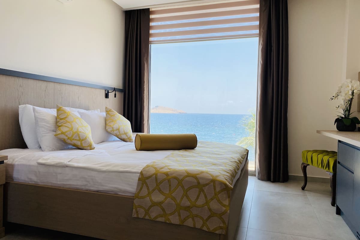 family suite | 1 bedroom, premium bedding, select comfort beds, minibar