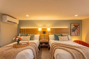 Tabla de planchar con plancha, wifi gratis y ropa de cama 