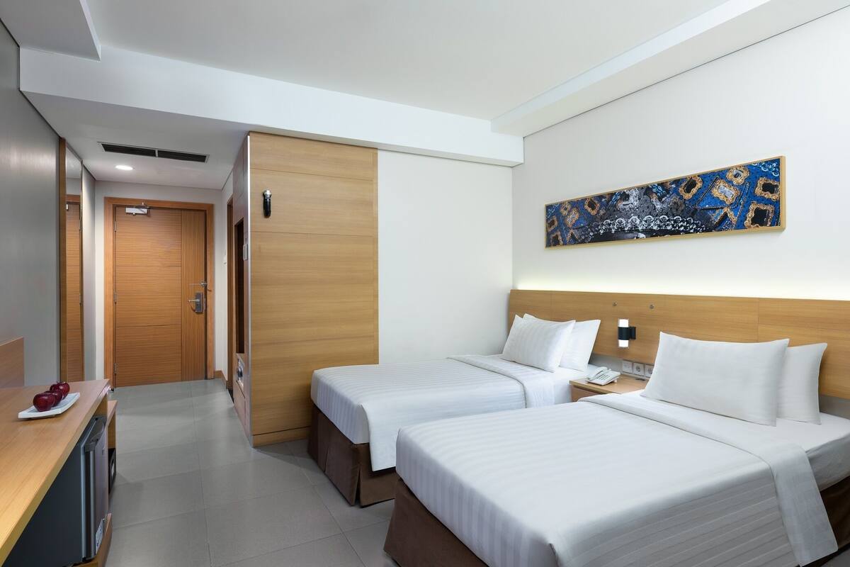 superior twin room | minibar, in-room safe, desk, soundproofing