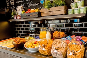 Daily continental breakfast for a fee - Motel One London-Tower Hill (London)