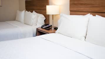 1 bedroom, Egyptian cotton sheets, premium bedding, down comforters