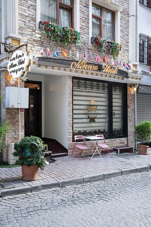 Property entrance - Miran Hotel (Istanbul)