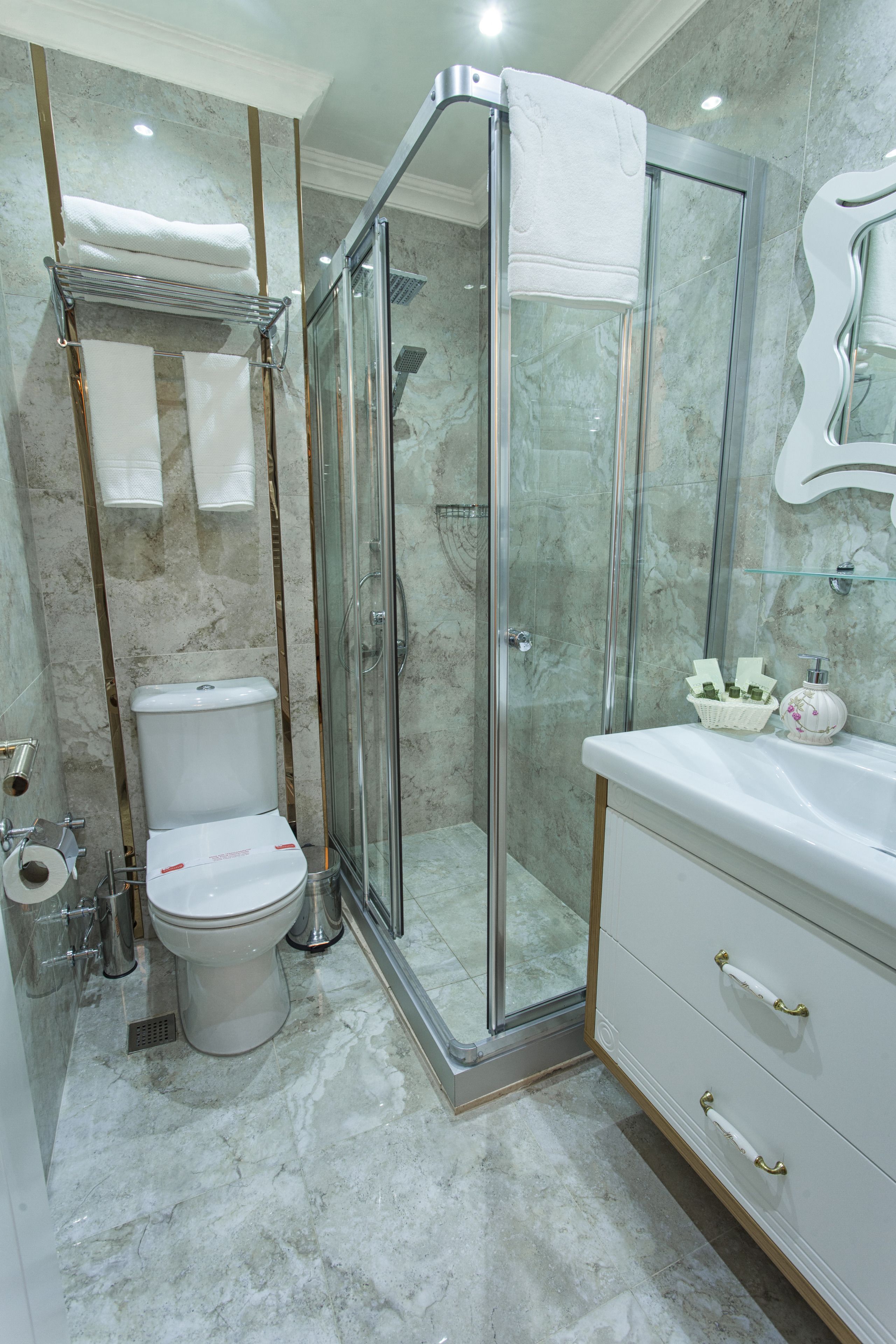 shower, free toiletries, hair dryer, slippers