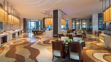 Petit déjeuner (136 CNY par personne)