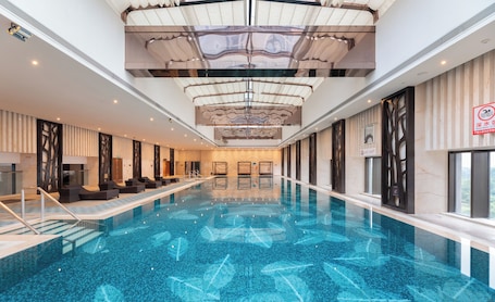 Una piscina techada. Sheraton Changde Wuling Hotel