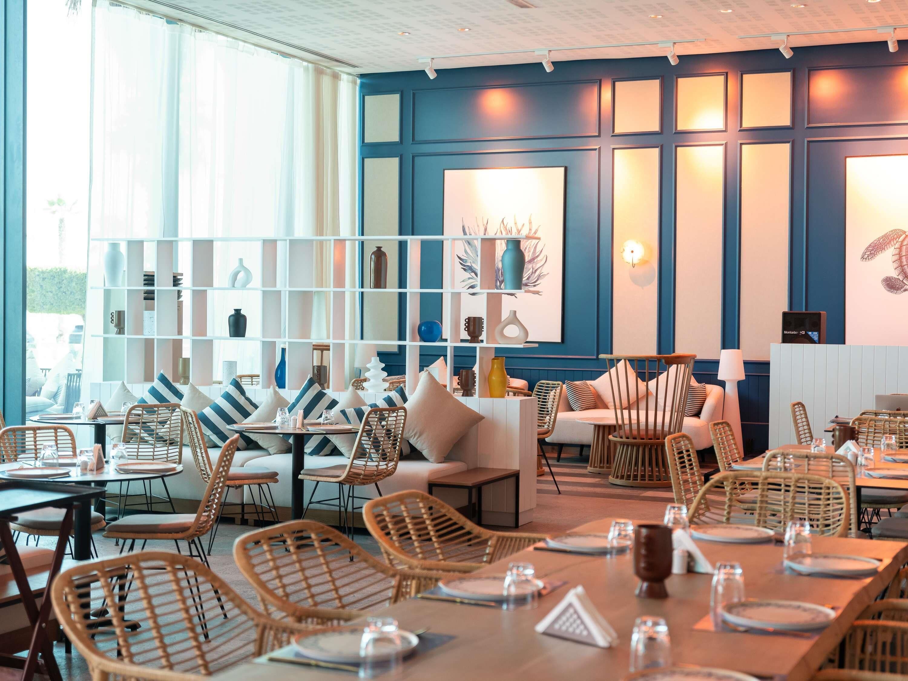 2 restaurants, breakfast, lunch, dinner served; international cuisine