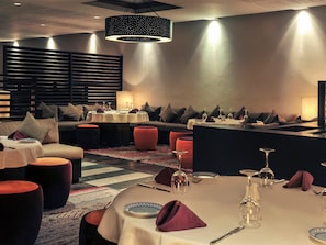 2 Restaurants, Frühstück, Mittagessen, Abendessen, internationale Küche