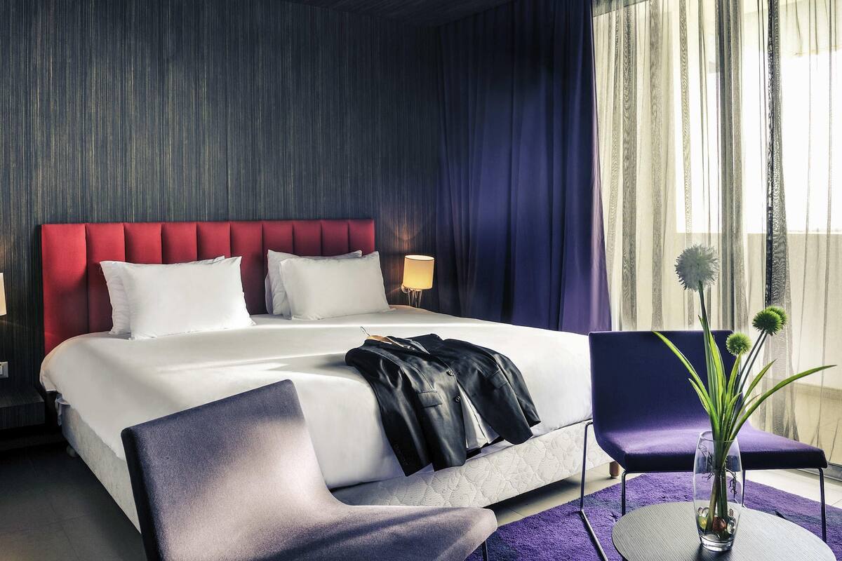 In-room safe, desk, blackout drapes, soundproofing
