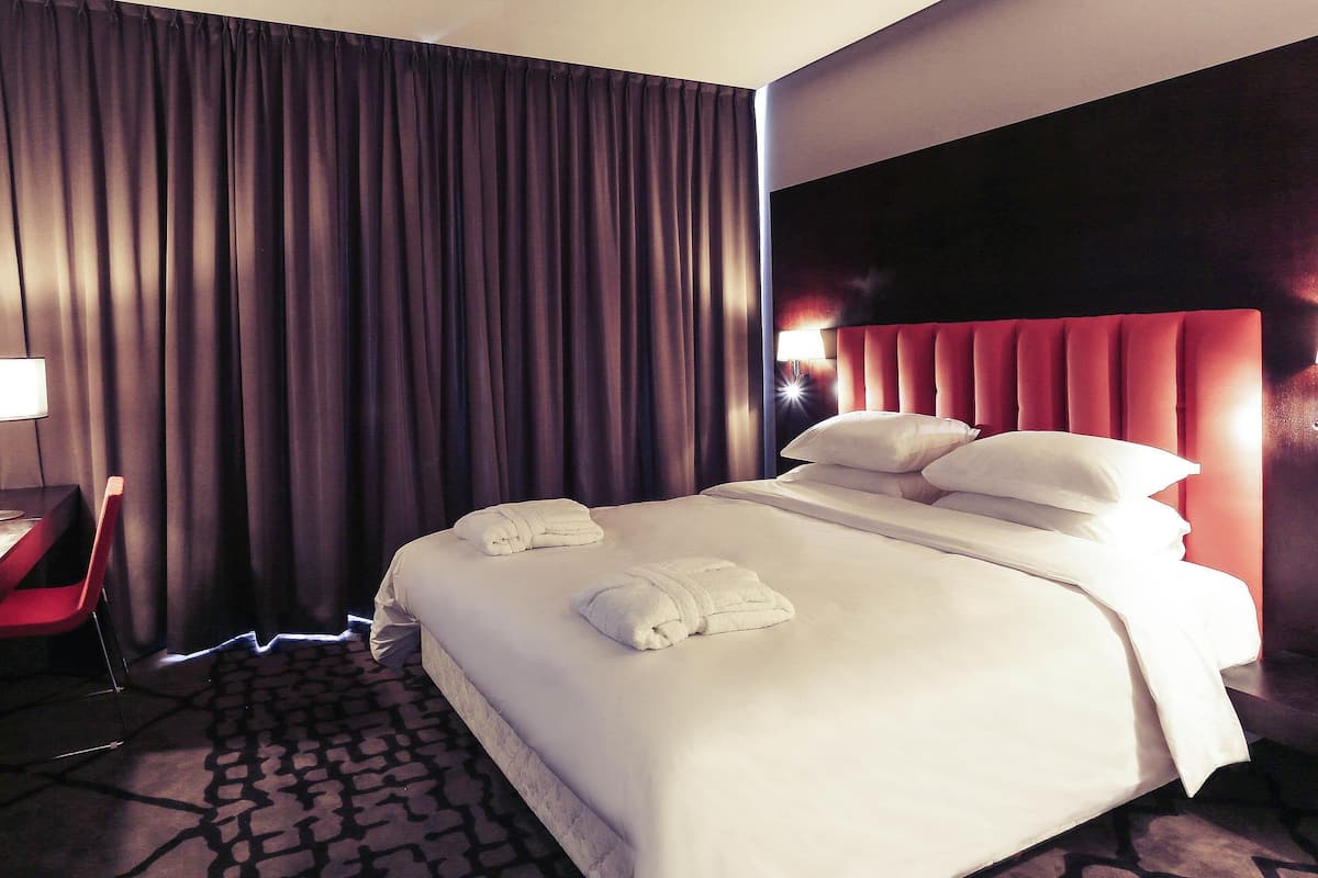 Superior Double Room, 1 Double Bed | In-room safe, desk, blackout drapes, soundproofing