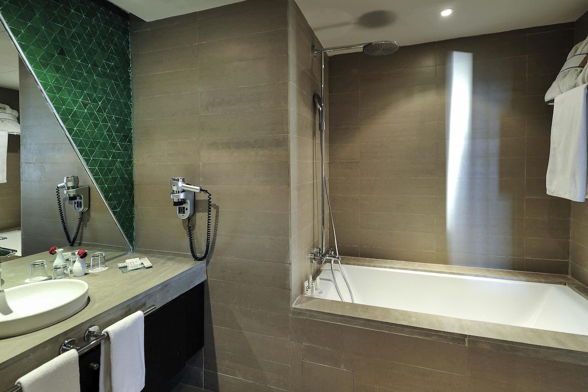 In-room safe, desk, blackout drapes, soundproofing