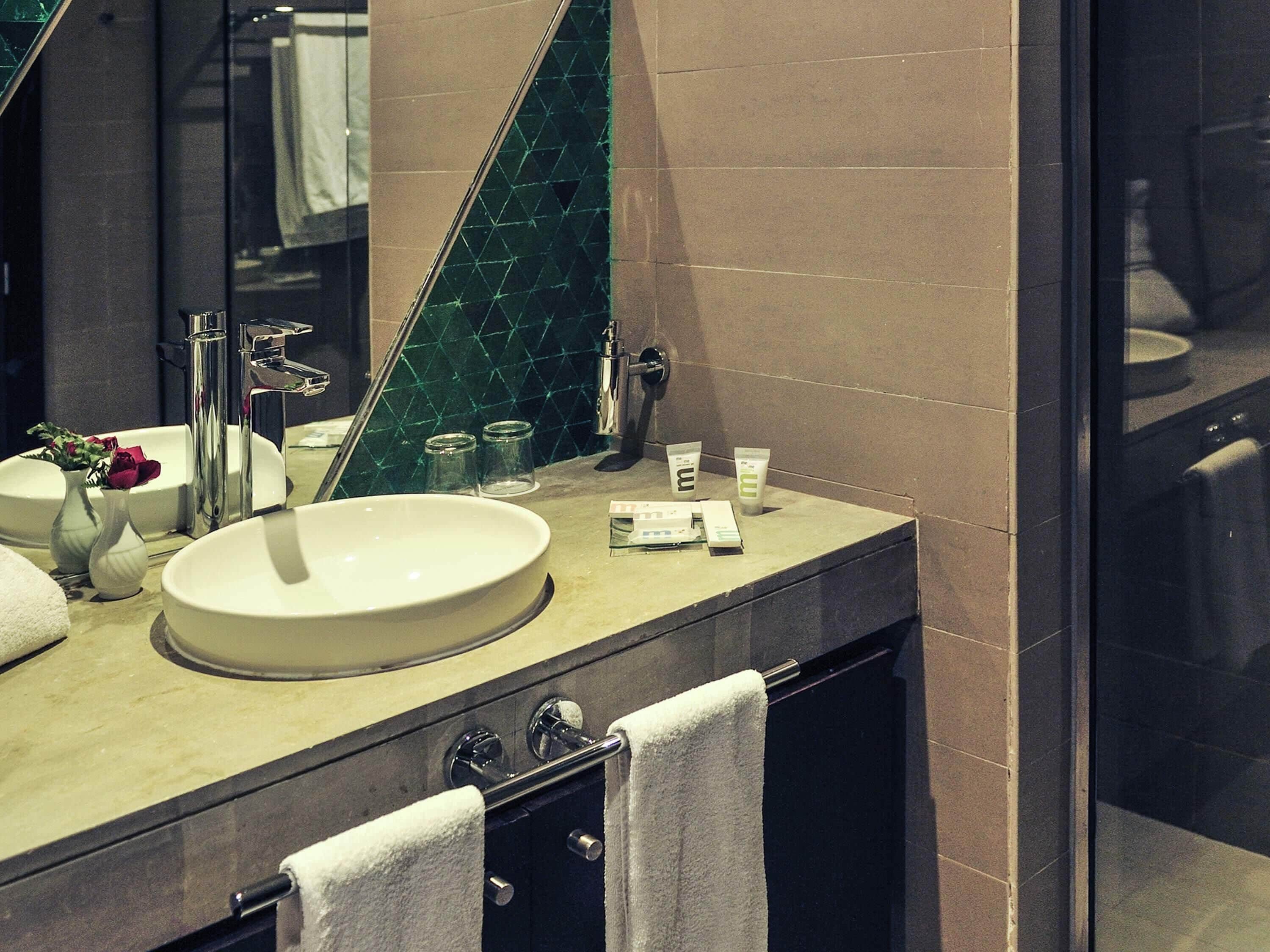 Superior Twin kamer, 2 eenpersoonsbedden | Een kluis op de kamer, een bureau, verduisterende gordijnen