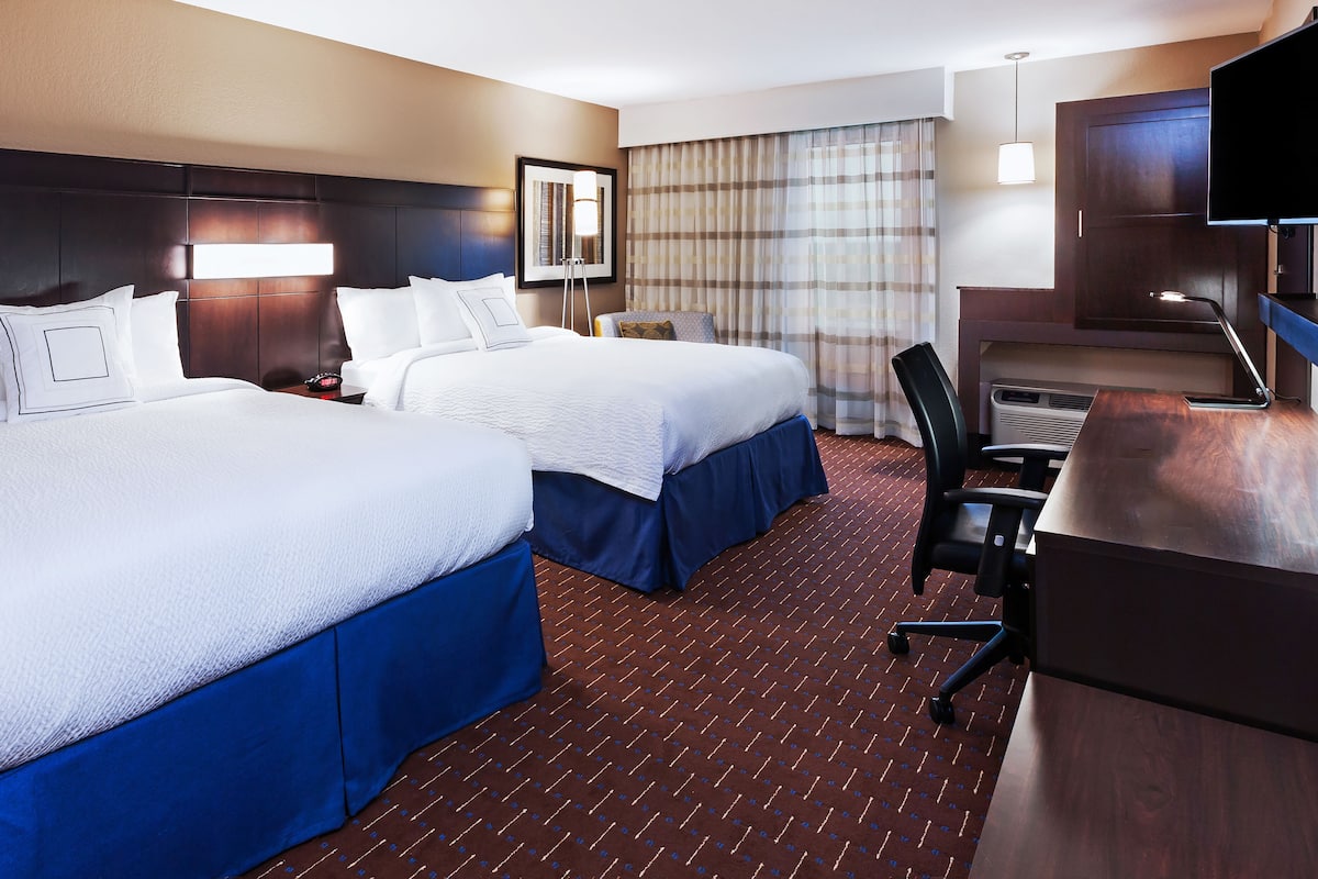 In-room safe, desk, laptop workspace, iron/ironing board