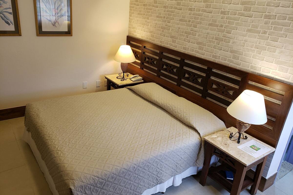 minibar, in-room safe, free wifi, bed sheets