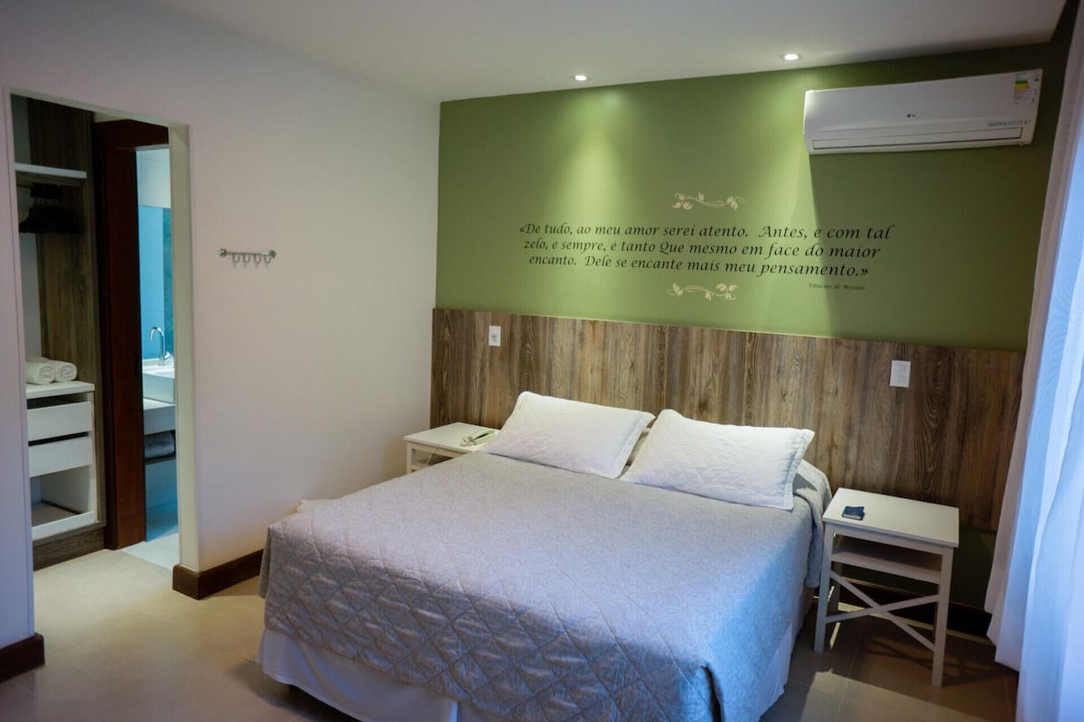 Minibar, coffres-forts dans les chambres, Wi-Fi gratuit, draps fournis