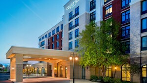 A Courtyard by Marriott hotel with a modern facade, multiple entry points, and a well-lit entrance area. - Courtyard by Marriott Philadelphia Lansdale (Harleysville)
