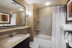 Suite Studio, 1 très grand lit et 1 canapé-lit | Salle de bain