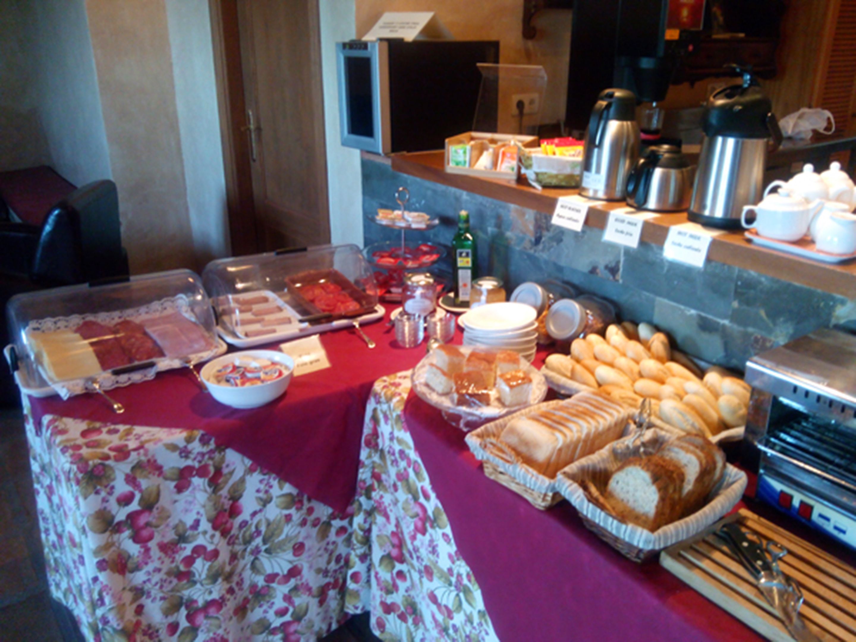 daily continental breakfast (eur 11 per person)