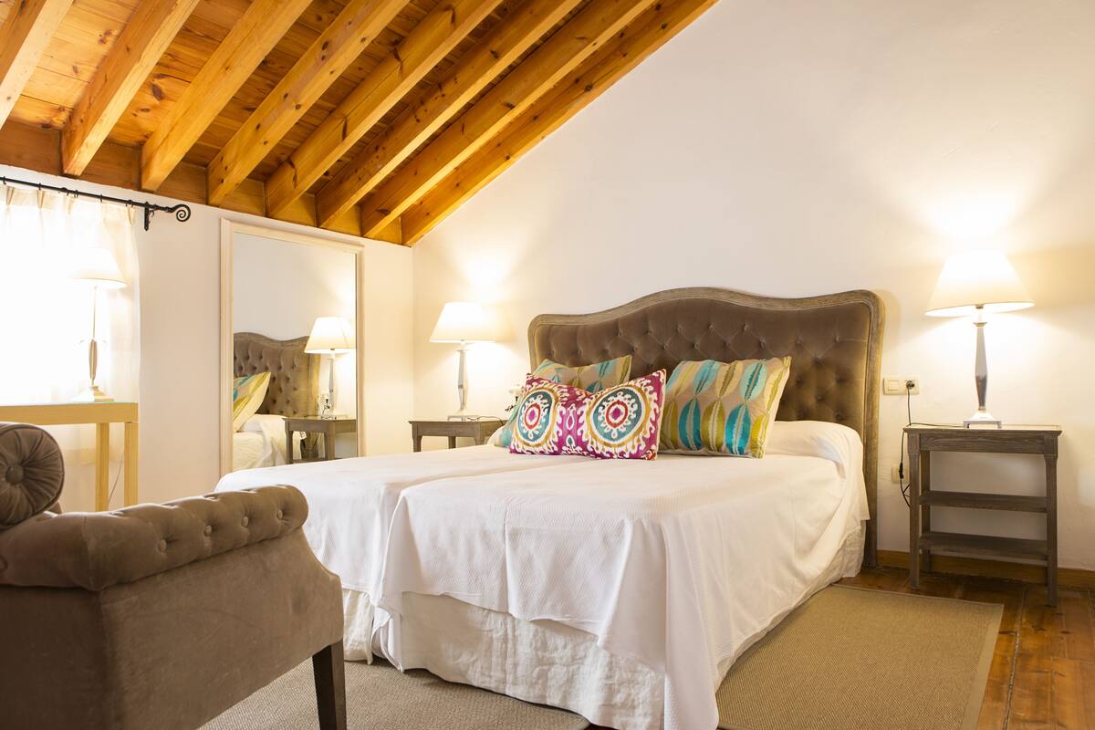 1 bedroom, minibar, individually decorated, individually furnished