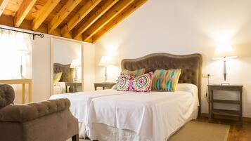 Minibar, individuelt dekorert, individuelt innredet og skrivebord