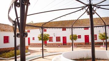 Habitació doble clàssica | Minibar, decoració individual, mobiliari individual i escriptori